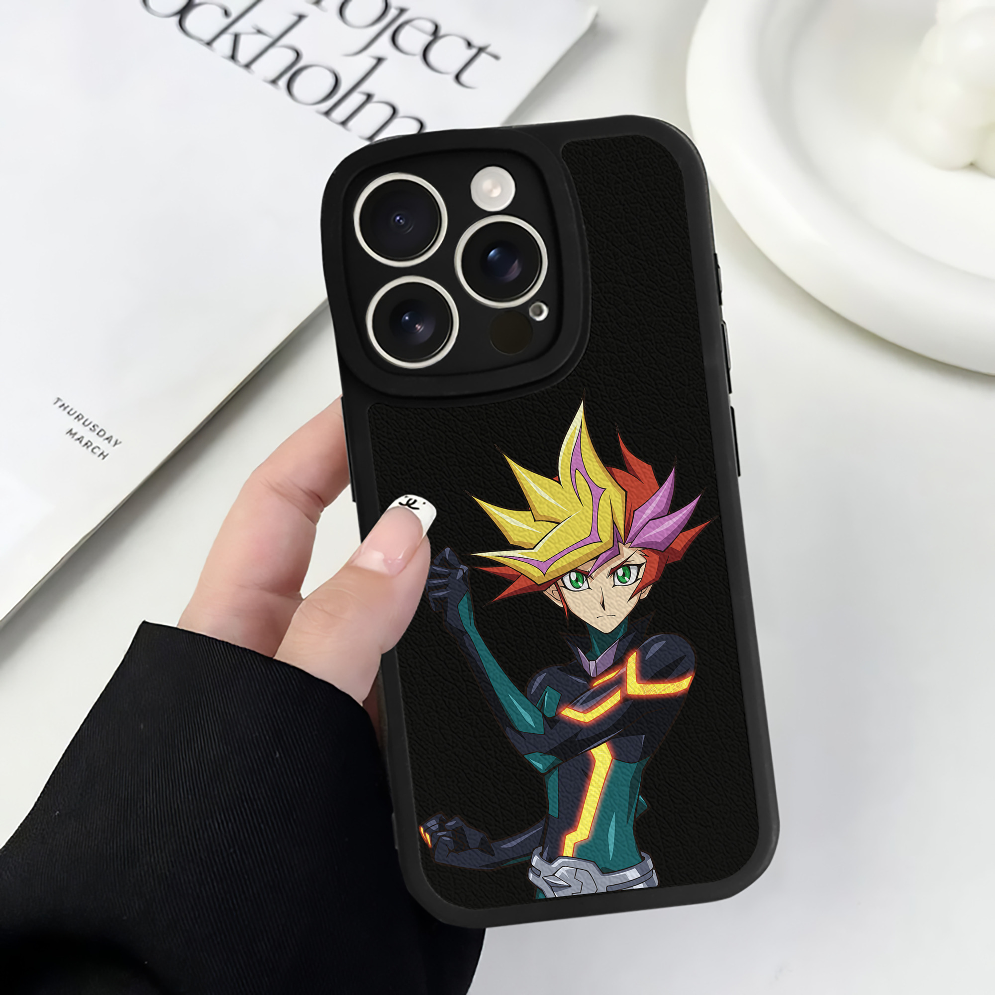 遊☆戯☆王 Yu-Gi-Oh! 【iPhone 16シリーズ対応】シリコンスマホケース（レザー調） 材質：シリコン